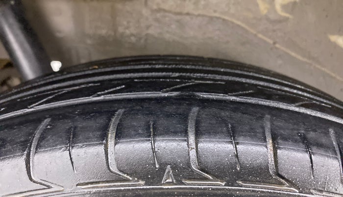 2013 Maruti Wagon R 1.0 LXI, Petrol, Manual, 61,201 km, Right Rear Tyre Tread