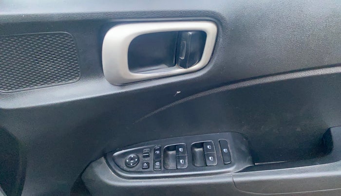 2019 Hyundai VENUE SX PLUS 1.0 TURBO DCT, Petrol, Automatic, 53,832 km, Driver Side Door Panels Control