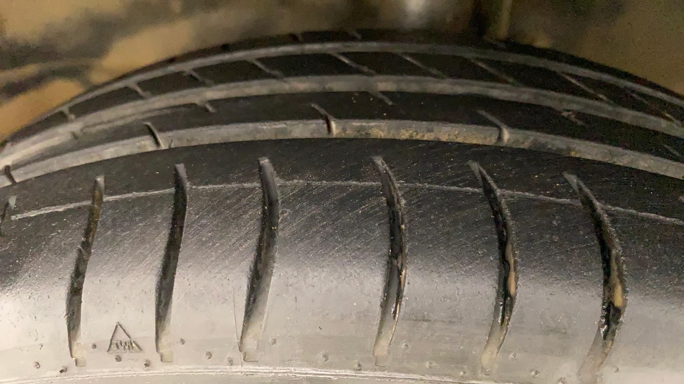 2013 Maruti Wagon R 1.0 VXI, Petrol, Manual, 54,242 km, Left Front Tyre Tread