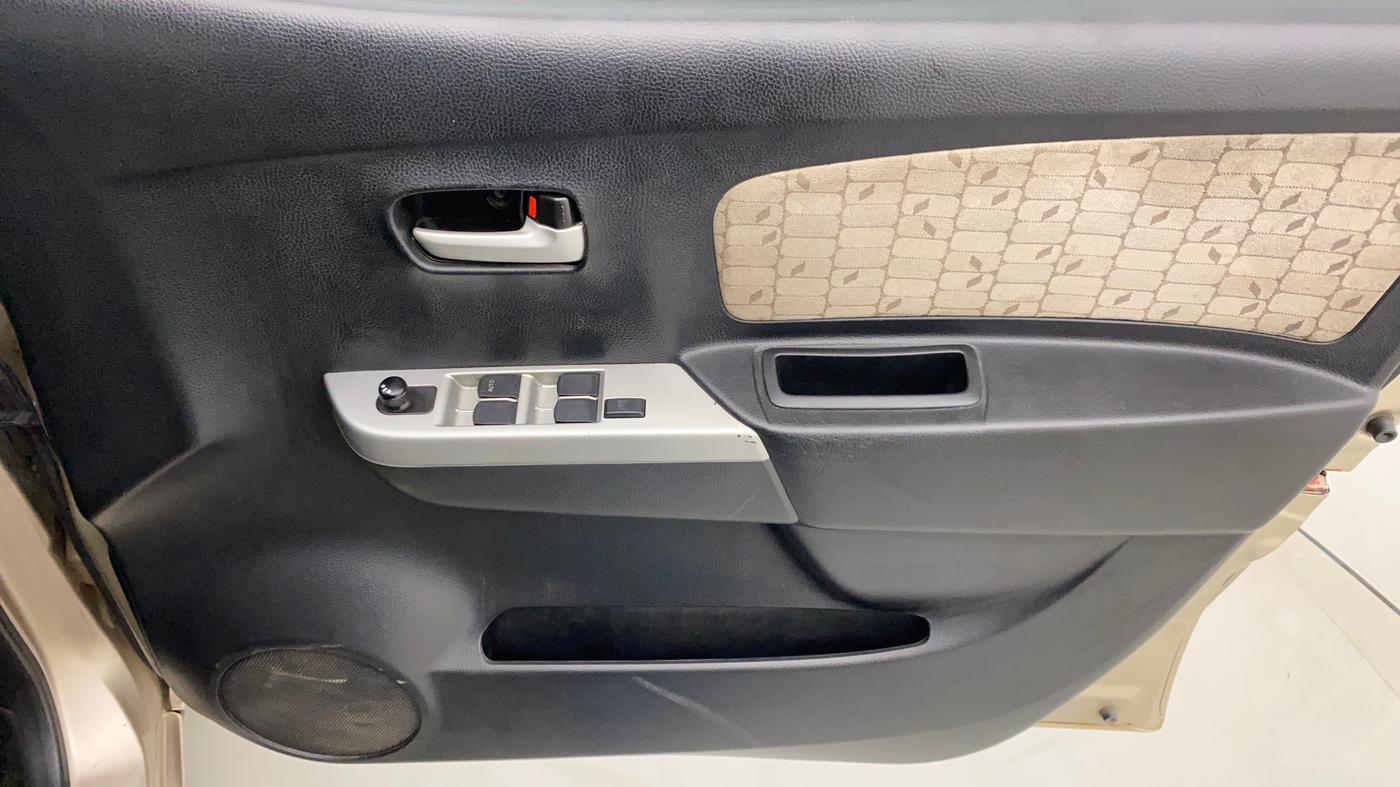 2013 Maruti Wagon R 1.0 VXI, Petrol, Manual, 54,242 km, Driver Side Door Panels Control