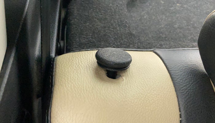 2013 Maruti Wagon R 1.0 VXI, Petrol, Manual, 54,242 km, Second-row right seat - Folding lever not working