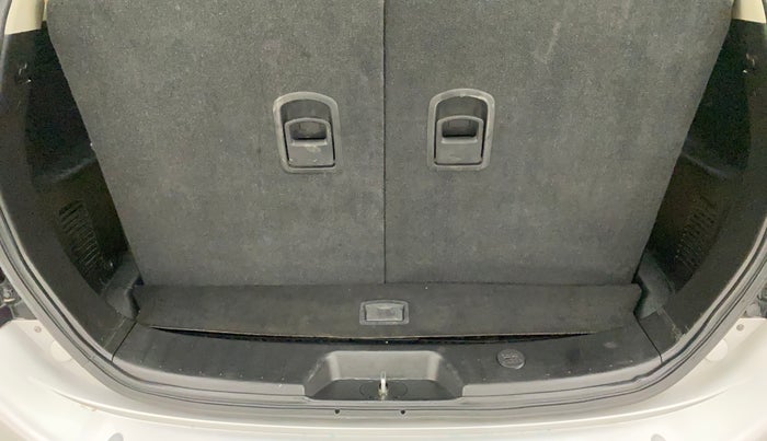 2021 Mahindra XUV500 W7 AT, Diesel, Automatic, 40,111 km, Boot Inside