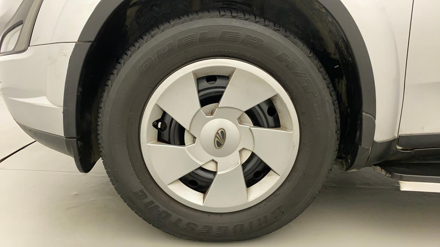 2021 Mahindra XUV500 W7 AT, Diesel, Automatic, 40,111 km, Left Front Wheel