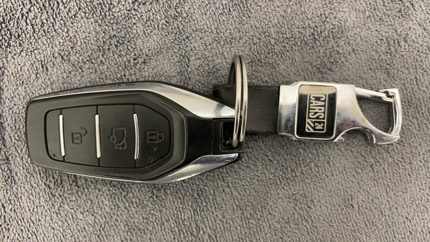 2021 Mahindra XUV500 W7 AT, Diesel, Automatic, 40,111 km, Key Close Up