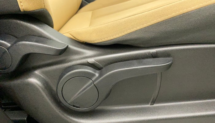 2021 Mahindra XUV500 W7 AT, Diesel, Automatic, 40,111 km, Driver Side Adjustment Panel