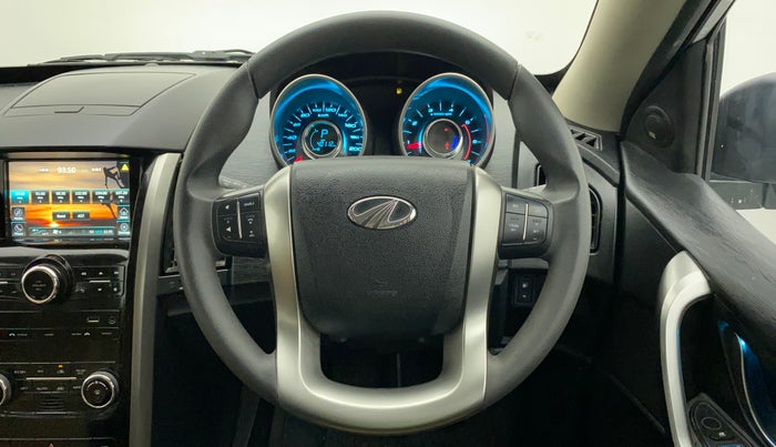 2021 Mahindra XUV500 W7 AT, Diesel, Automatic, 40,111 km, Steering Wheel Close Up