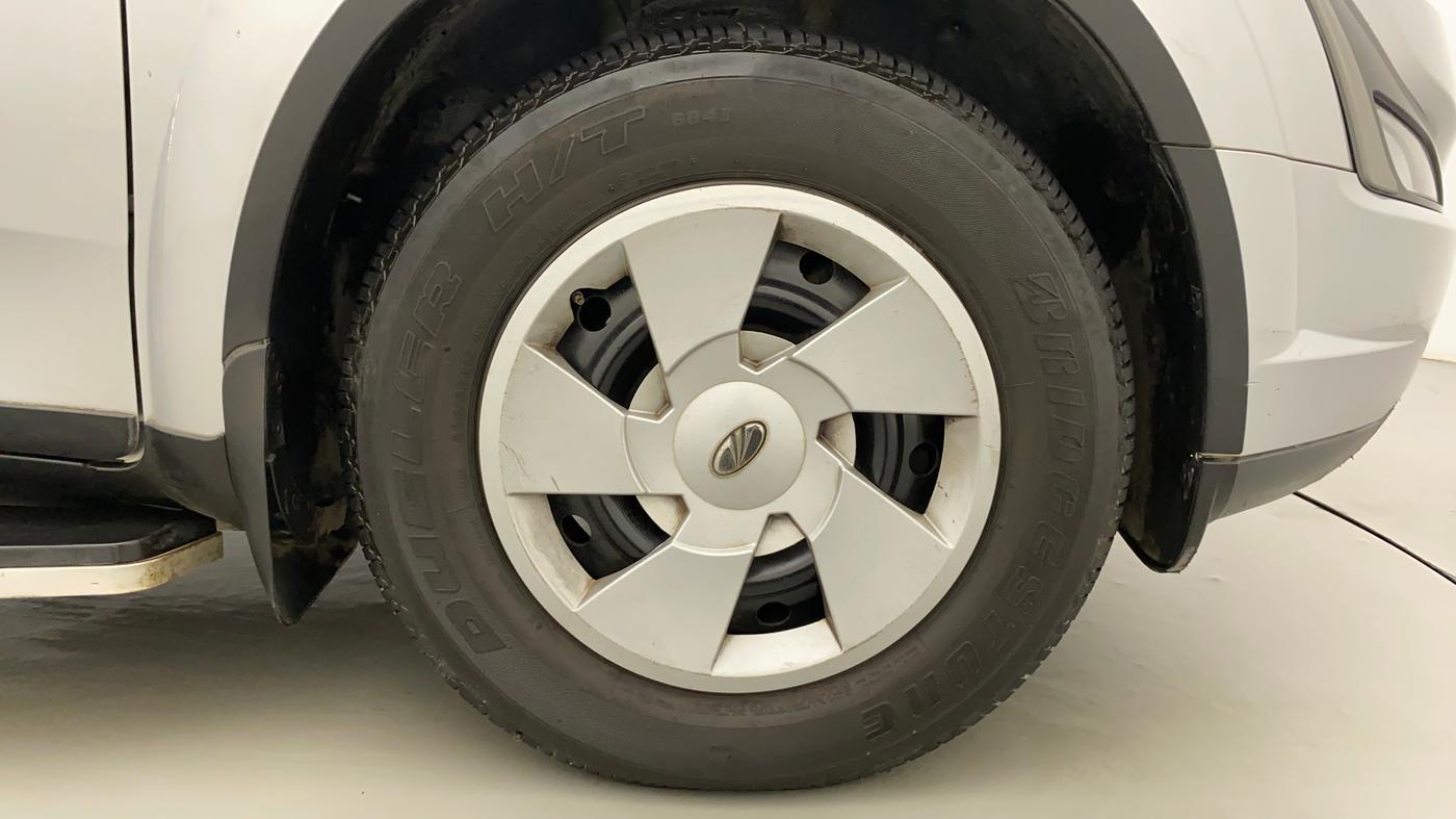 2021 Mahindra XUV500 W7 AT, Diesel, Automatic, 40,111 km, Right Front Wheel