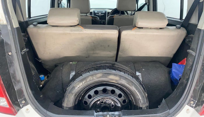 2016 Maruti Wagon R 1.0 VXI (O) AMT, CNG, Automatic, 99,735 km, Boot Inside