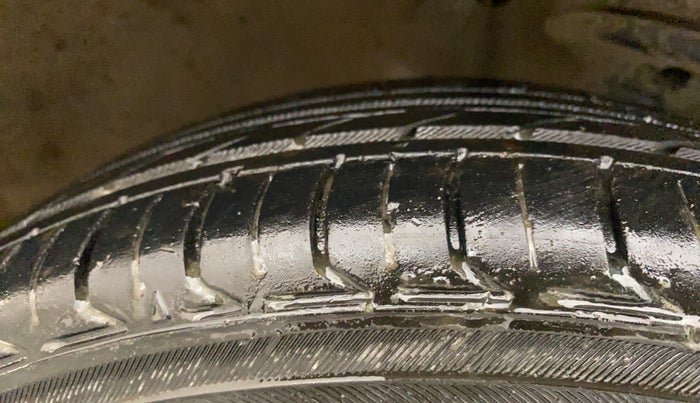 2016 Maruti Wagon R 1.0 VXI (O) AMT, CNG, Automatic, 99,735 km, Right Front Tyre Tread