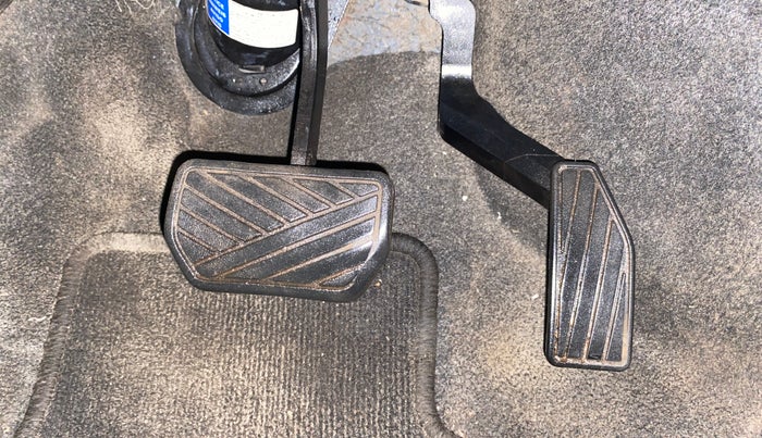 2016 Maruti Wagon R 1.0 VXI (O) AMT, CNG, Automatic, 99,735 km, Pedals