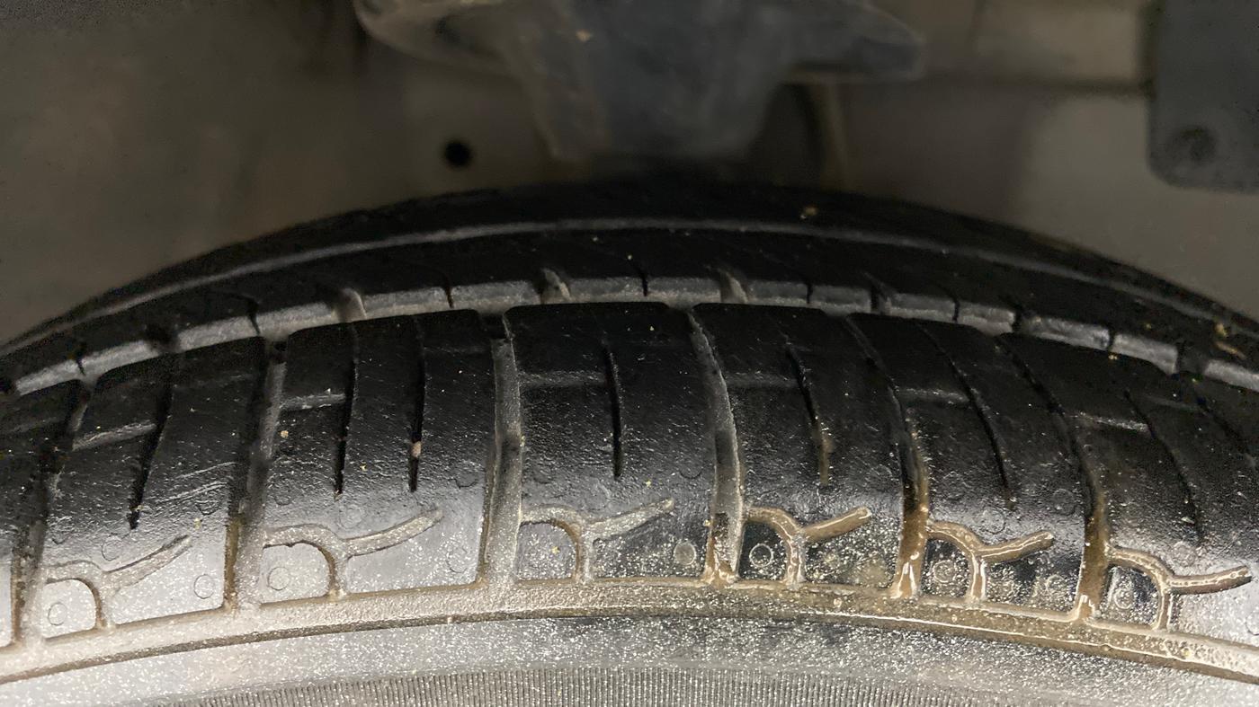 2018 Hyundai Eon ERA +, Petrol, Manual, 76,807 km, Right Front Tyre Tread