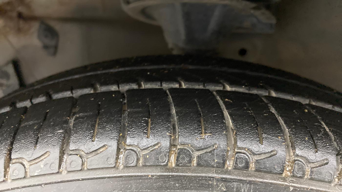 2018 Hyundai Eon ERA +, Petrol, Manual, 76,807 km, Left Front Tyre Tread