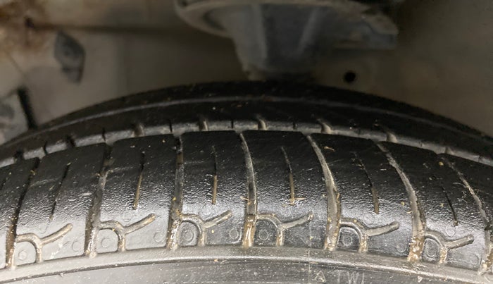2018 Hyundai Eon ERA +, Petrol, Manual, 76,807 km, Left Front Tyre Tread