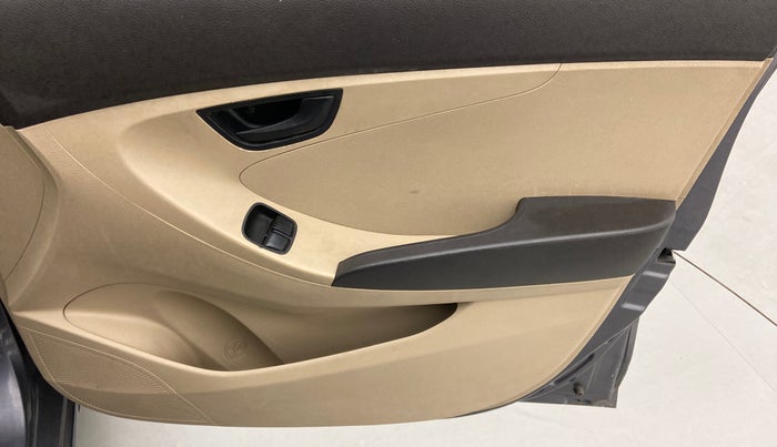 2018 Hyundai Eon ERA +, Petrol, Manual, 76,807 km, Driver Side Door Panels Control