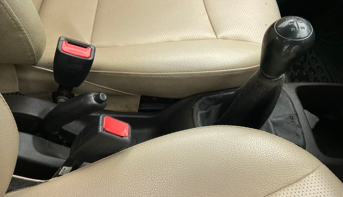 2018 Hyundai Eon ERA +, Petrol, Manual, 76,807 km, Gear Lever