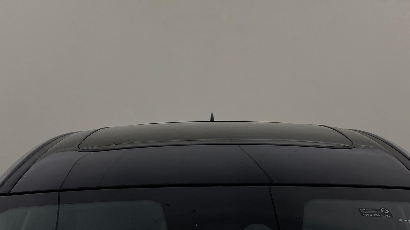 2025 Tata Curvv Accomplished Plus A 1.5 Diesel 7DCA, Diesel, Automatic, 18,198 km, Moonroof/ Sunroof