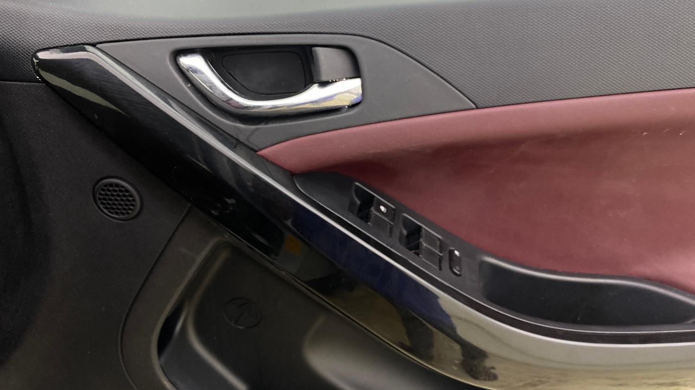 2025 Tata Curvv Accomplished Plus A 1.5 Diesel 7DCA, Diesel, Automatic, 18,198 km, Driver Side Door Panels Control