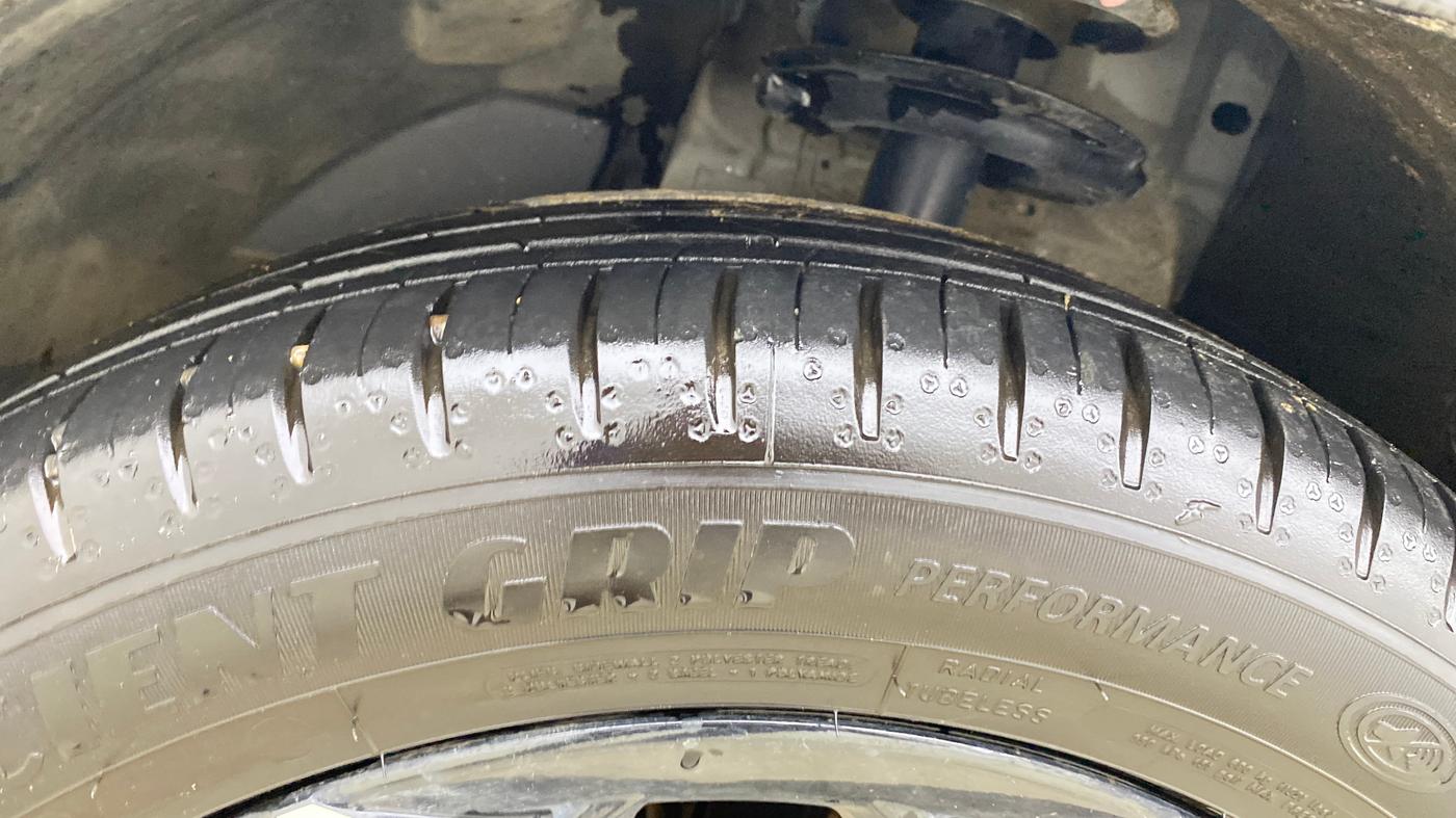 2025 Tata Curvv Accomplished Plus A 1.5 Diesel 7DCA, Diesel, Automatic, 18,198 km, Left Front Tyre Tread