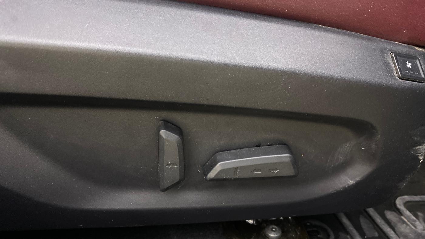 2025 Tata Curvv Accomplished Plus A 1.5 Diesel 7DCA, Diesel, Automatic, 18,198 km, Driver Side Adjustment Panel