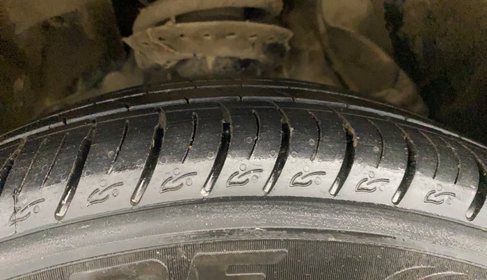 2021 Mahindra XUV300 W8 1.5 DIESEL, Diesel, Manual, 71,441 km, Right Front Tyre Tread