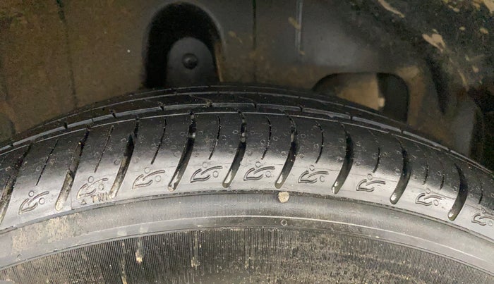 2021 Mahindra XUV300 W8 1.5 DIESEL, Diesel, Manual, 71,441 km, Right Rear Tyre Tread