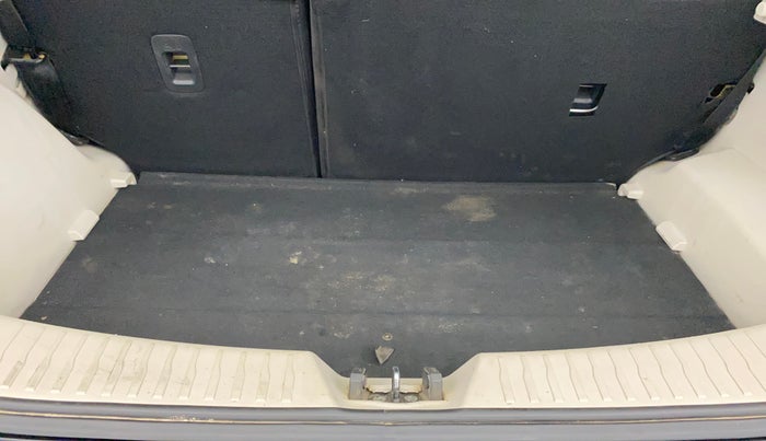 2021 Mahindra XUV300 W8 1.5 DIESEL, Diesel, Manual, 71,441 km, Boot Inside