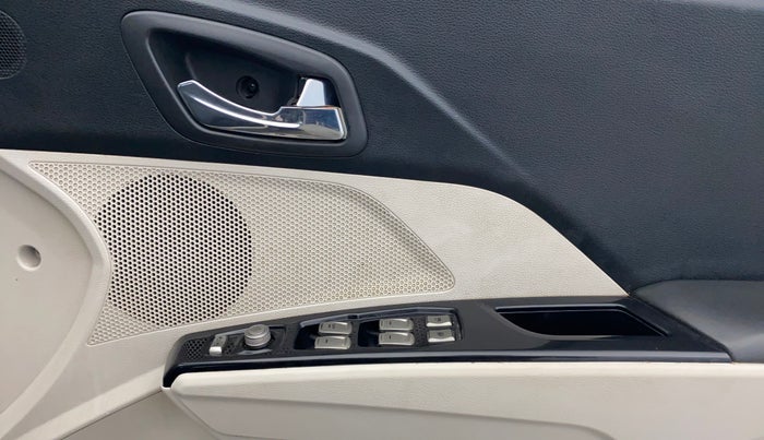 2021 Mahindra XUV300 W8 1.5 DIESEL, Diesel, Manual, 71,441 km, Driver Side Door Panels Control