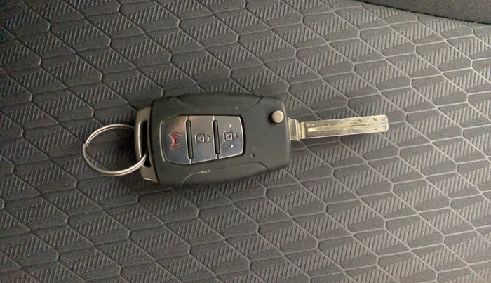 2021 Mahindra XUV300 W8 1.5 DIESEL, Diesel, Manual, 71,441 km, Key Close Up