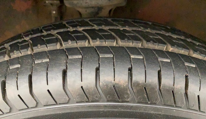 2010 Maruti Alto LXI, Petrol, Manual, 42,633 km, Right Front Tyre Tread