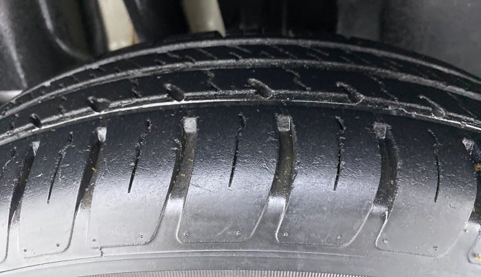 2018 Maruti Swift VXI D, Petrol, Manual, 46,582 km, Right Rear Tyre Tread