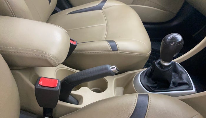 2013 Hyundai Verna FLUIDIC 1.6 VTVT SX, Petrol, Manual, 1,35,690 km, Gear Lever