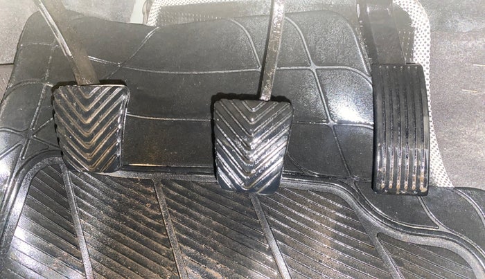 2013 Hyundai Verna FLUIDIC 1.6 VTVT SX, Petrol, Manual, 1,35,690 km, Pedals