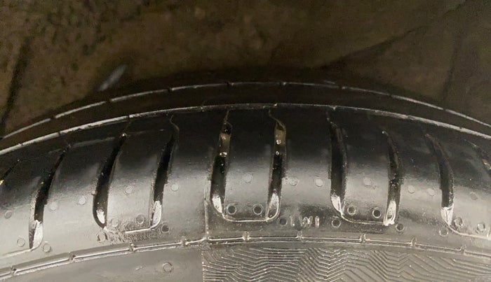 2013 Hyundai Verna FLUIDIC 1.6 VTVT SX, Petrol, Manual, 1,35,690 km, Left Rear Tyre Tread