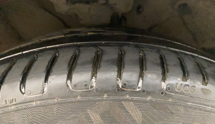 2013 Hyundai Verna FLUIDIC 1.6 VTVT SX, Petrol, Manual, 1,35,690 km, Right Front Tyre Tread