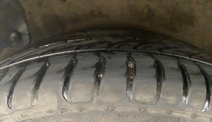 2013 Hyundai Verna FLUIDIC 1.6 VTVT SX, Petrol, Manual, 1,35,690 km, Right Rear Tyre Tread