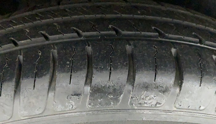 2018 Maruti Dzire VXI AMT, Petrol, Automatic, 16,568 km, Right Rear Tyre Tread