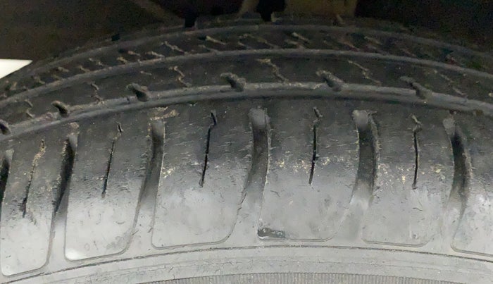 2018 Maruti Dzire VXI AMT, Petrol, Automatic, 16,568 km, Left Front Tyre Tread