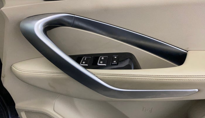 2021 MG HECTOR SHARP 1.5 PETROL CVT, Petrol, Automatic, 20,630 km, Driver Side Door Panels Control