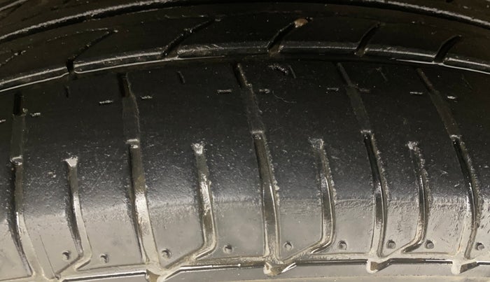 2018 Maruti Ertiga VXI, Petrol, Manual, 47,421 km, Left Front Tyre Tread