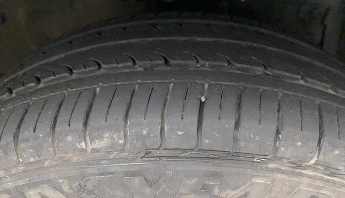 2016 Maruti Ertiga ZXI+, Petrol, Manual, 31,235 km, Right Front Tyre Tread