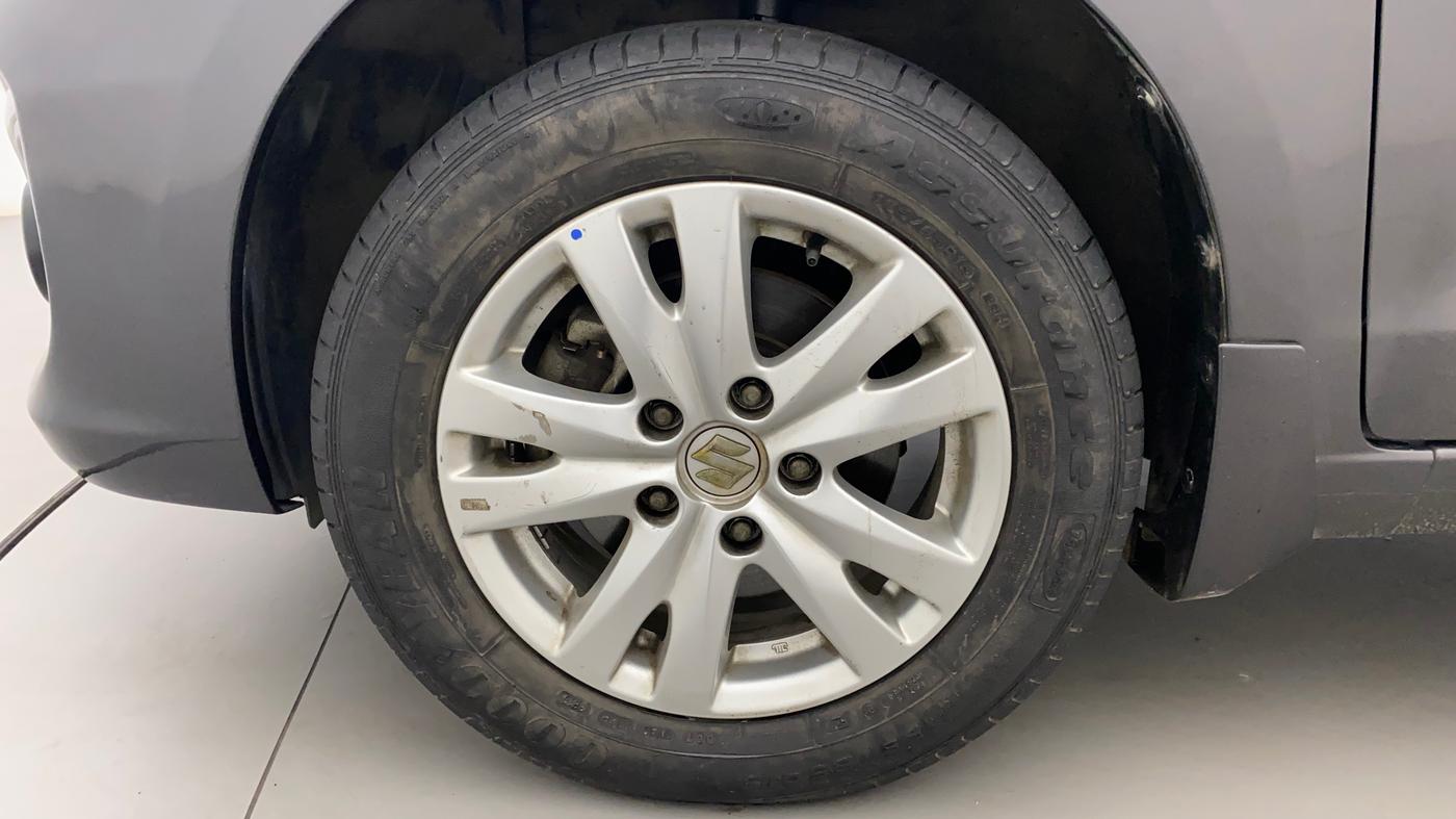 2016 Maruti Ertiga ZXI+, Petrol, Manual, 31,235 km, Left Front Wheel