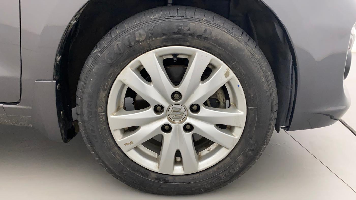 2016 Maruti Ertiga ZXI+, Petrol, Manual, 31,235 km, Right Front Wheel
