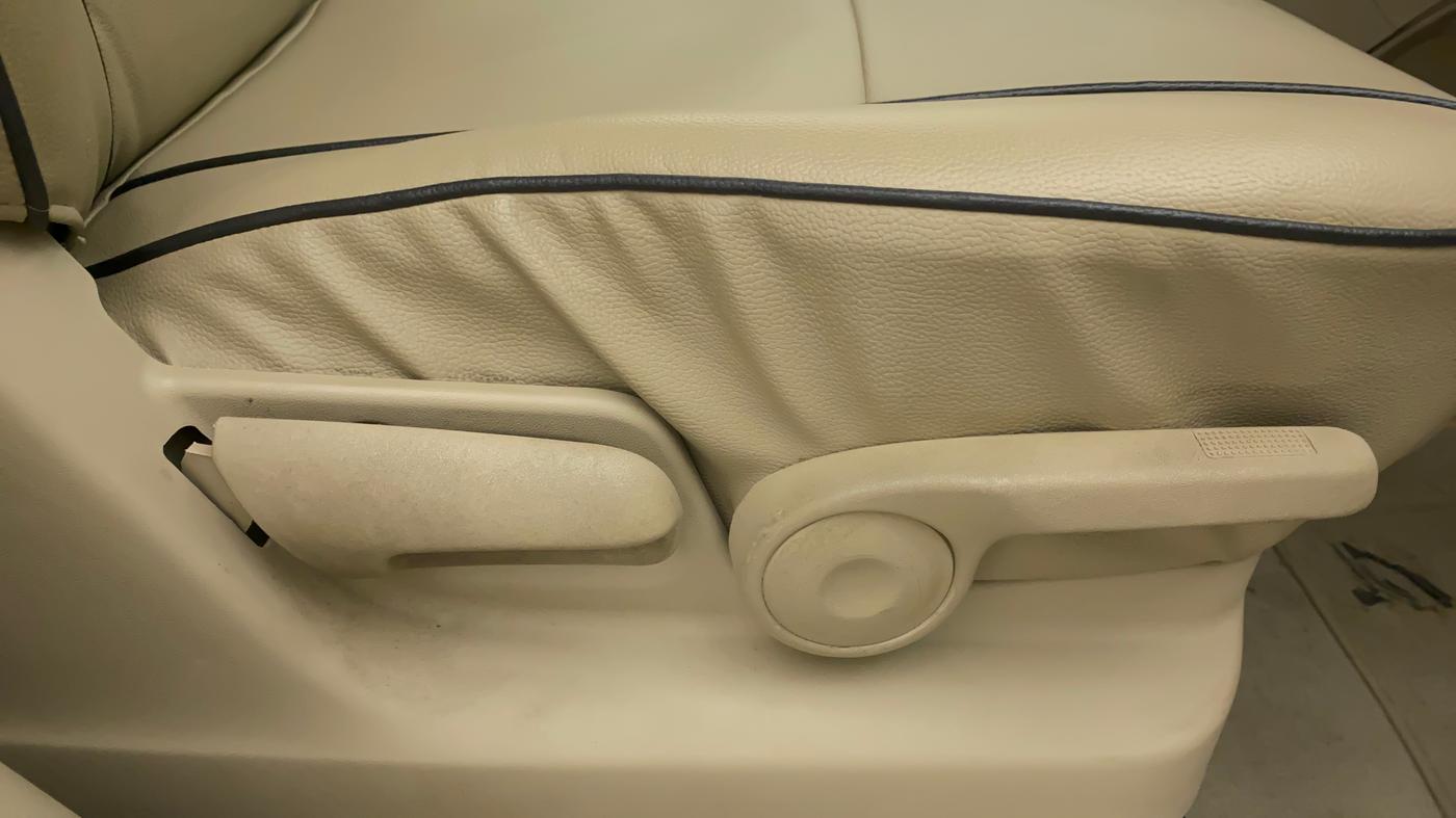 2016 Maruti Ertiga ZXI+, Petrol, Manual, 31,235 km, Driver Side Adjustment Panel