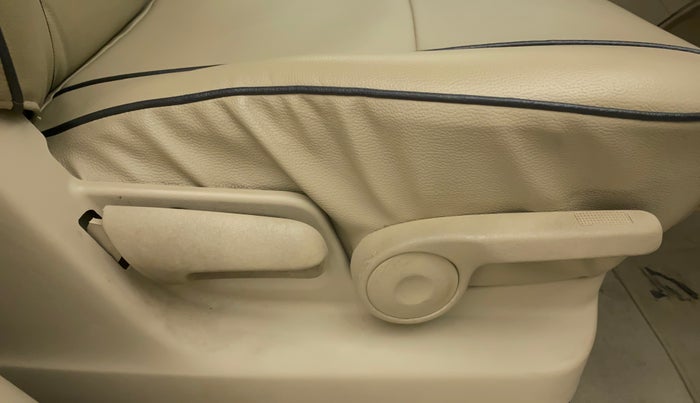 2016 Maruti Ertiga ZXI+, Petrol, Manual, 31,235 km, Driver Side Adjustment Panel