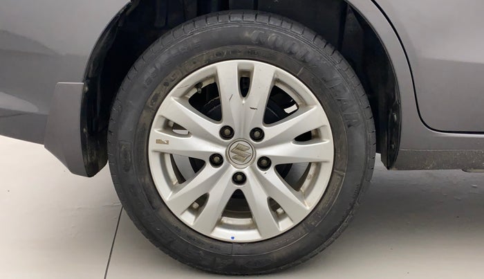 2016 Maruti Ertiga ZXI+, Petrol, Manual, 31,235 km, Right Rear Wheel