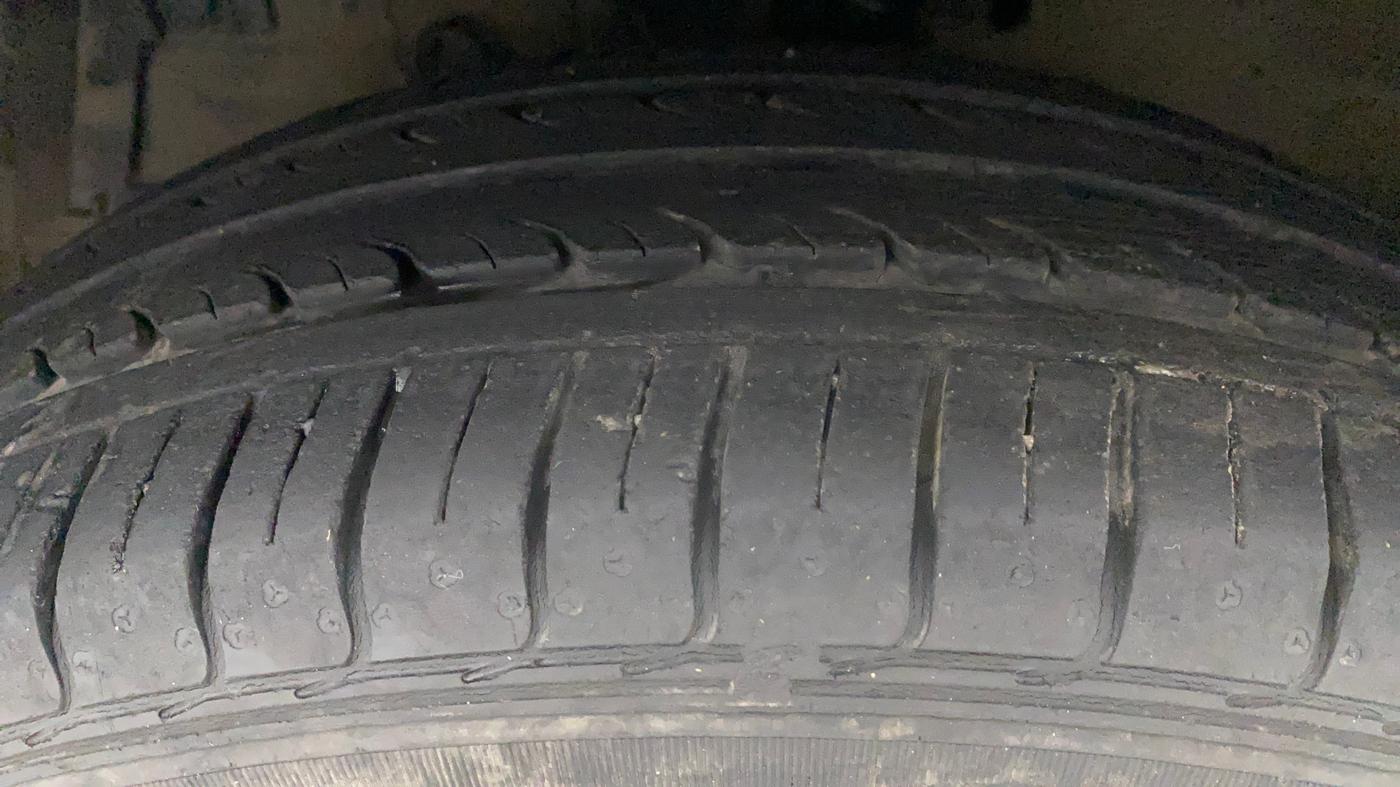 2016 Maruti Ertiga ZXI+, Petrol, Manual, 31,235 km, Left Front Tyre Tread