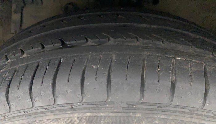2016 Maruti Ertiga ZXI+, Petrol, Manual, 31,235 km, Left Front Tyre Tread