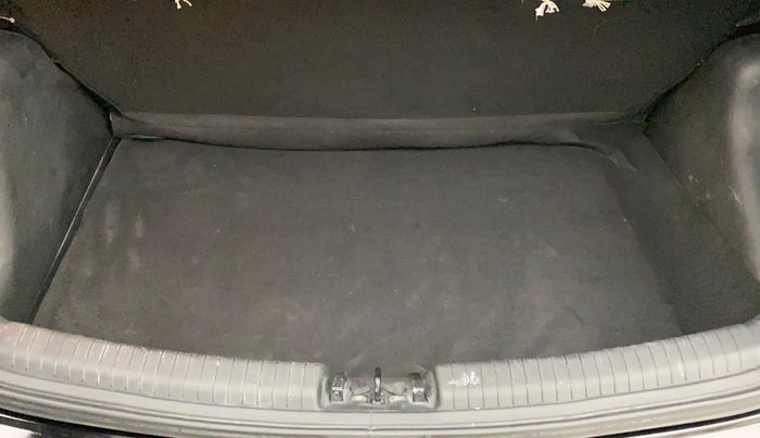 2014 Hyundai Grand i10 ASTA AT 1.2 KAPPA VTVT, Petrol, Automatic, 31,970 km, Boot Inside