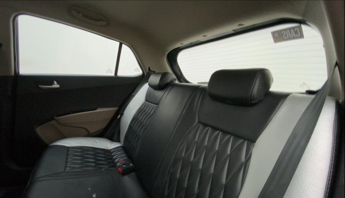 2014 Hyundai Grand i10 ASTA AT 1.2 KAPPA VTVT, Petrol, Automatic, 31,970 km, Right Side Rear Door Cabin