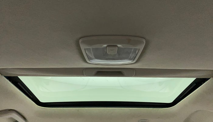 2022 Mahindra XUV300 W8(O) TURBO GDI, Petrol, Manual, 16,155 km, Moonroof/ Sunroof